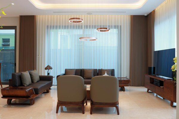 Comment choisir les bonnes rideaux pour optimiser l'intimité et la lumière dans votre maison ?